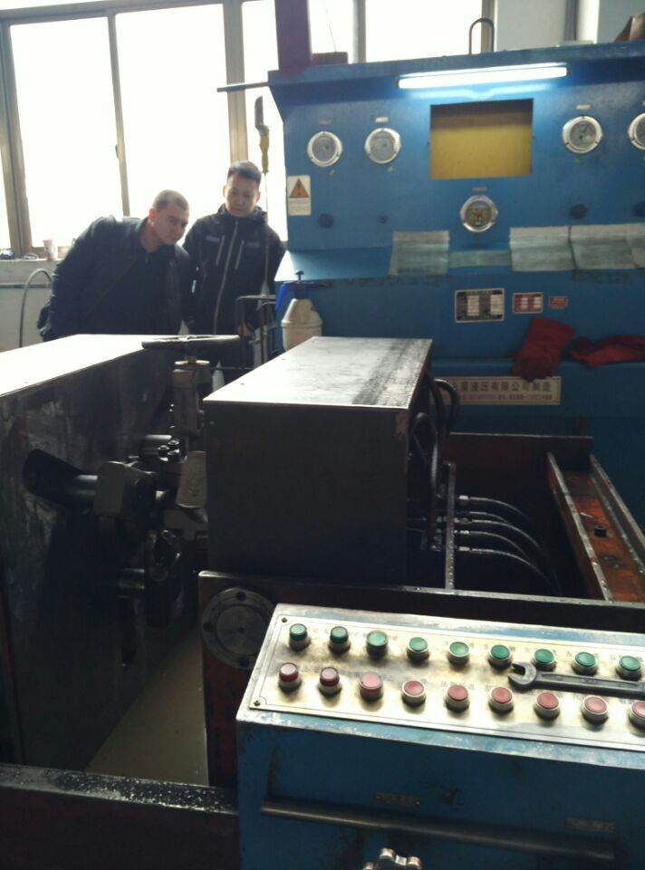 Russian Clients Inspect Dervos Valves in China
