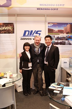 Dervos Performs Itself in 2014 Valve World